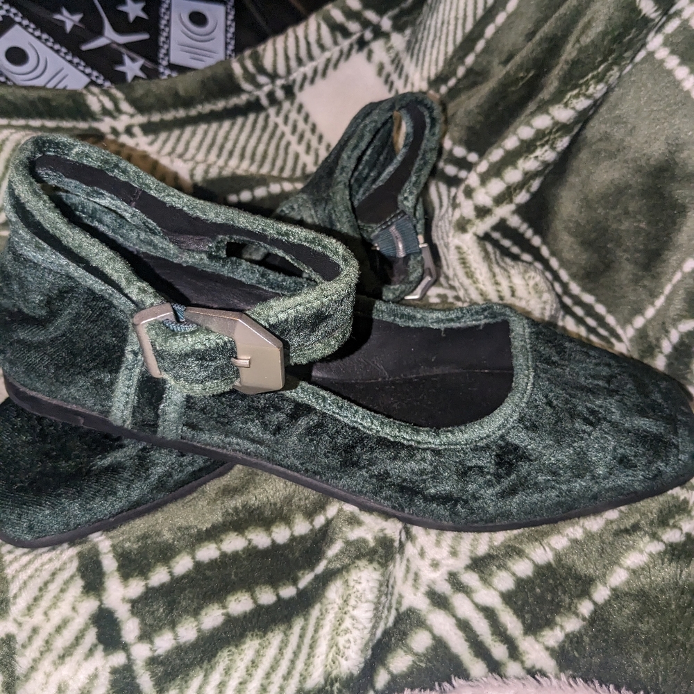 Free people Mary Jane's green velvet flats